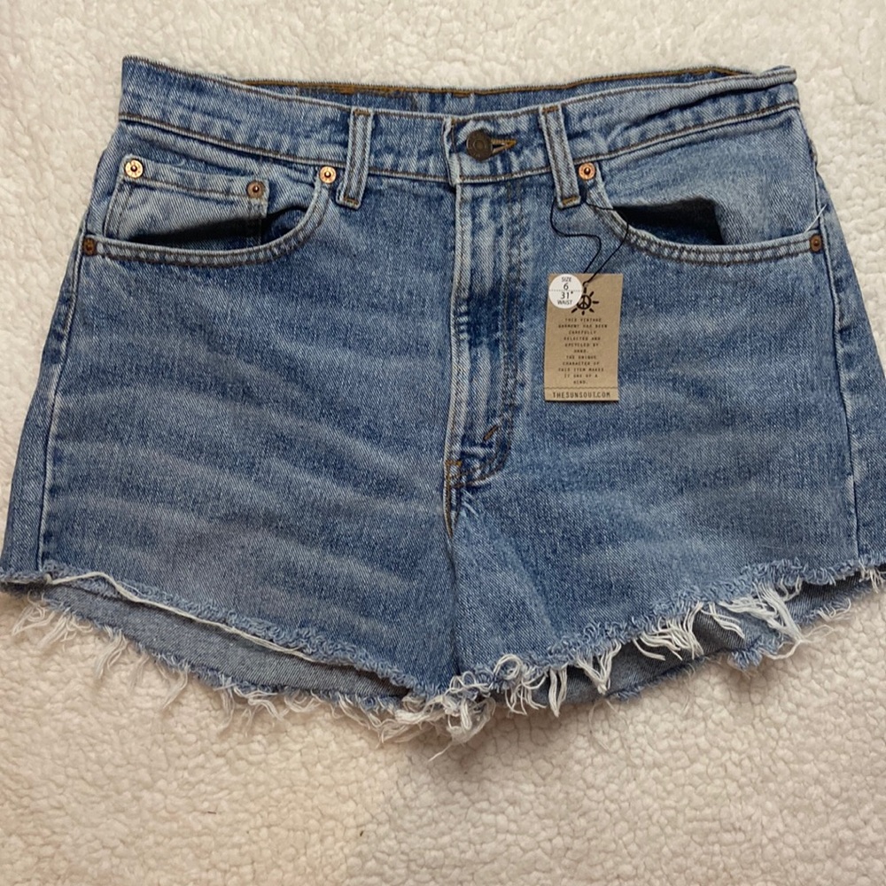 Levi’s denim shorts! NEW WITH TAGS! NEVER WORN! sz 6